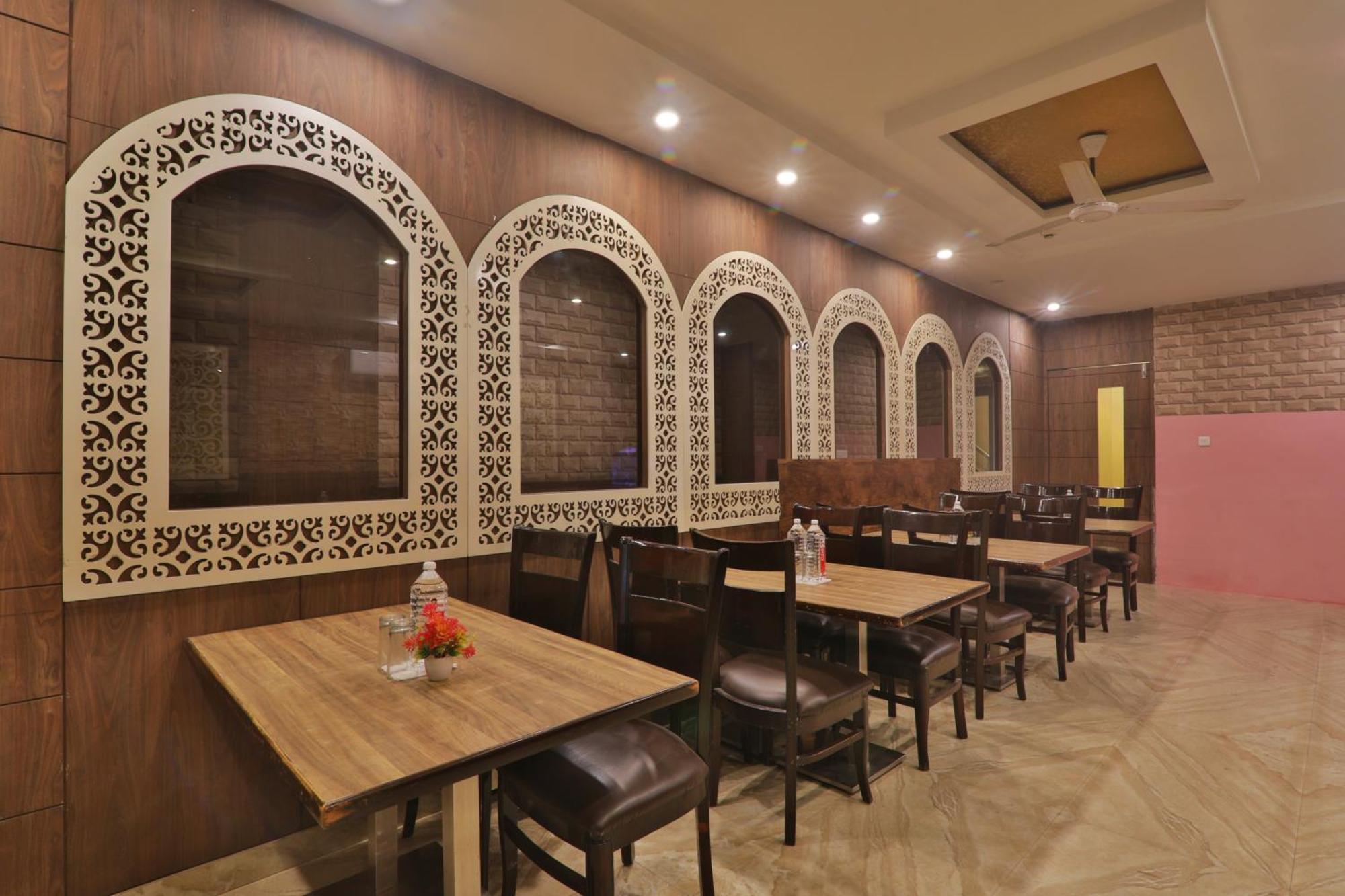 Hotel Janki Inn Sigra 2 Km From Kashi Vishwanath Dham Bénarès Extérieur photo